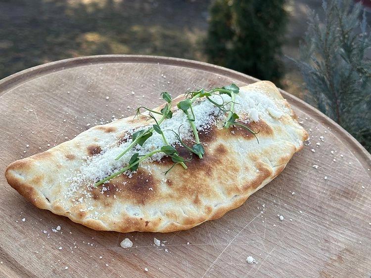 Кальцоне з сиром