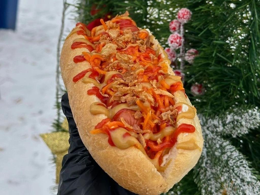 Класичний хот-дог з подвійною сосискою